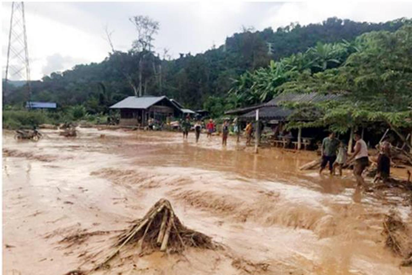 Laos'ta baraj çöktü çok sayıda ölü yüzlerce kayıp var